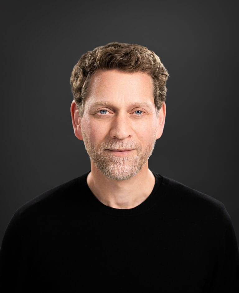 Portrait eines Mannes, der für die Startup Labor Schwedt Website repräsentiert.