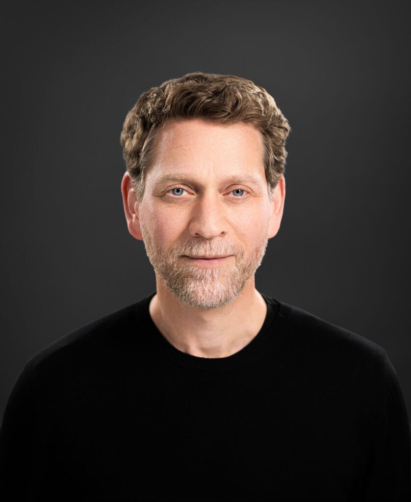 Portrait eines Mannes, der für die Startup Labor Schwedt Website repräsentiert.