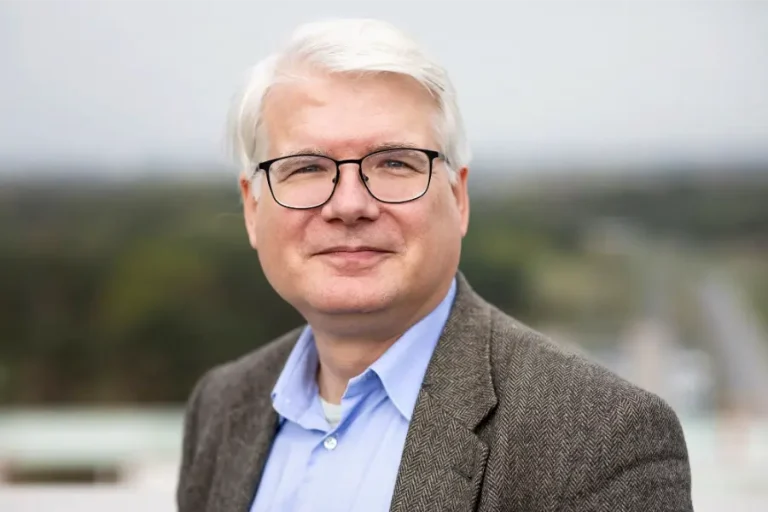 Erfahrener Geschäftsmann bei Startup Labor Schwedt, Fokus auf Innovation und Gründerförderung.